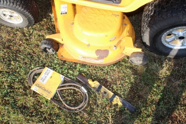 Image of Cub Cadet LTX1050VT equipment image 4