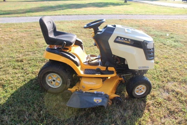 Cub Cadet LTX1050VT Equipment Image0