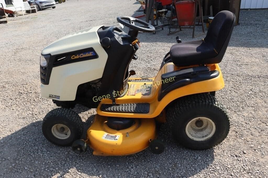 Image of Cub Cadet LTX1045 Primary image