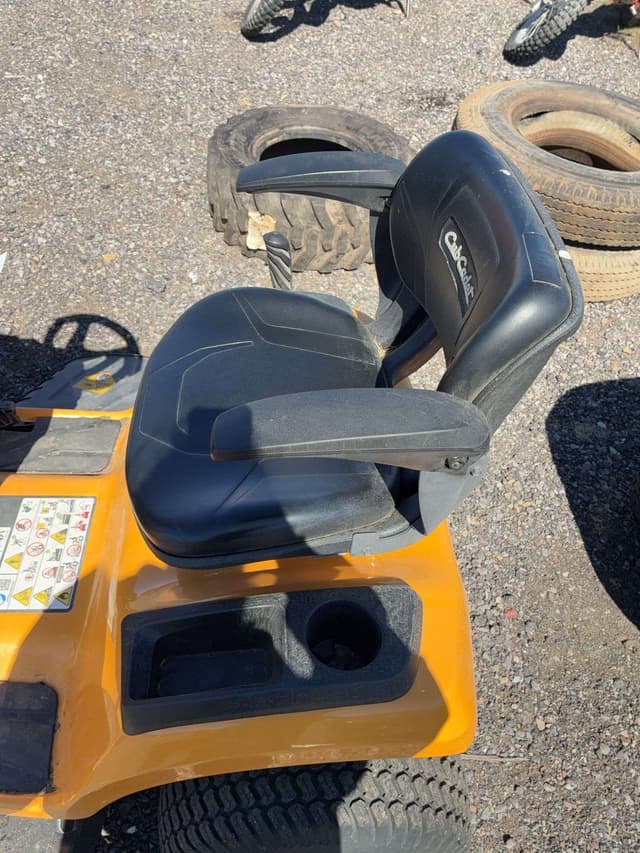 Image of Cub Cadet XT2 LX46 equipment image 4