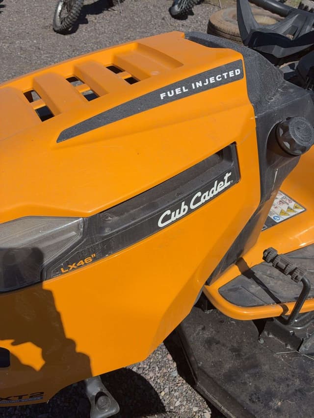 Image of Cub Cadet XT2 LX46 equipment image 3