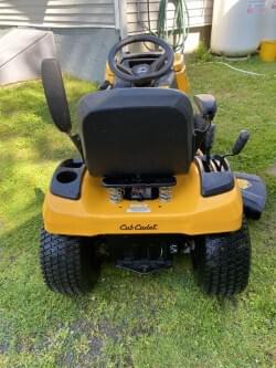 Image of Cub Cadet XT2 LX42 equipment image 3