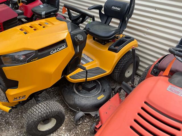 Image of Cub Cadet XT2 LX46 equipment image 2