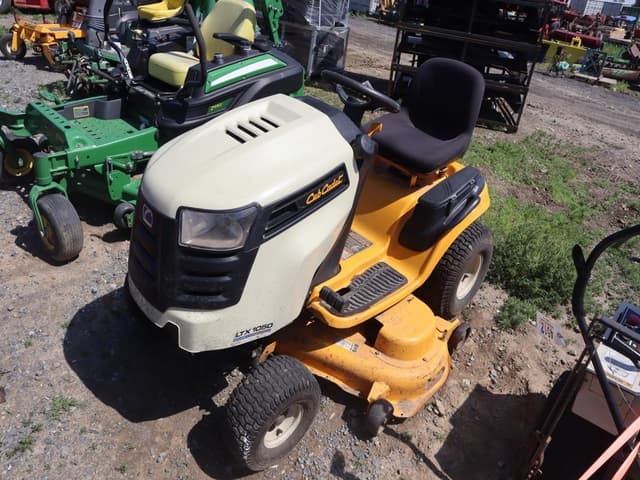 Image of Cub Cadet LTX1050 equipment image 3