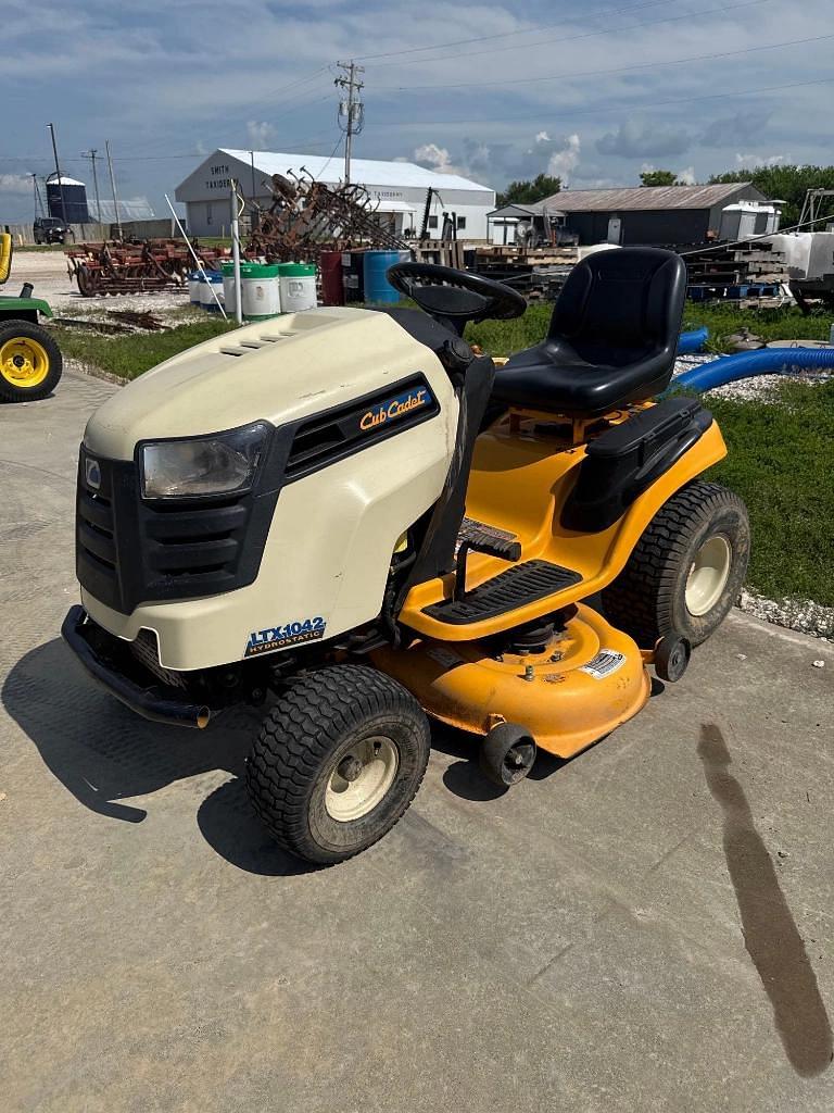 Image of Cub Cadet LTX1042 Image 1