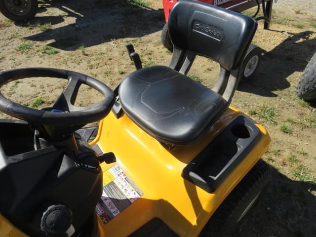 Image of Cub Cadet XT1 LT42 equipment image 2