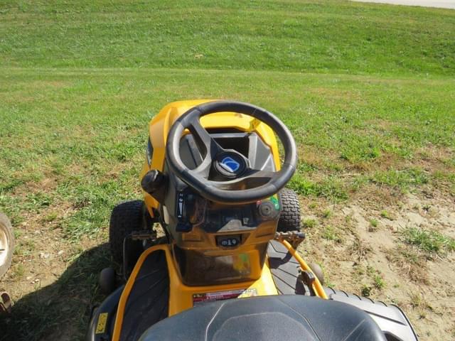 Image of Cub Cadet XT1 LT42 equipment image 3