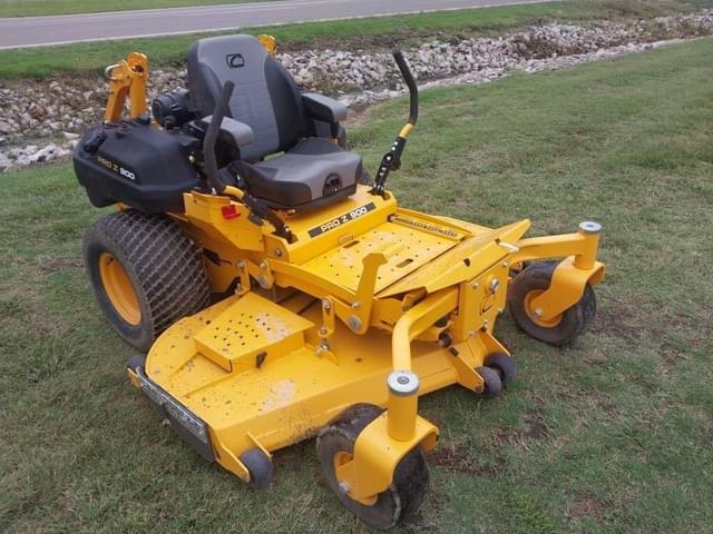 Image of Cub Cadet PRO Z900 equipment image 2