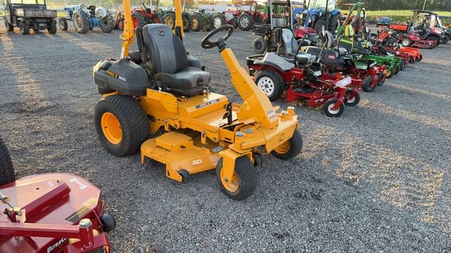 Image of Cub Cadet PRO Z900 equipment image 2