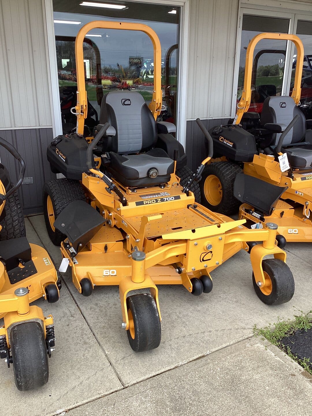 Cub Cadet Pro Z 760L Equipment Image0