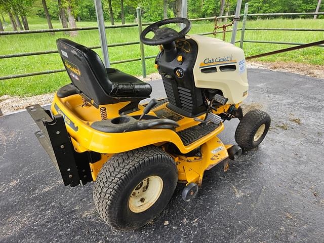 Image of Cub Cadet LT1018 equipment image 4