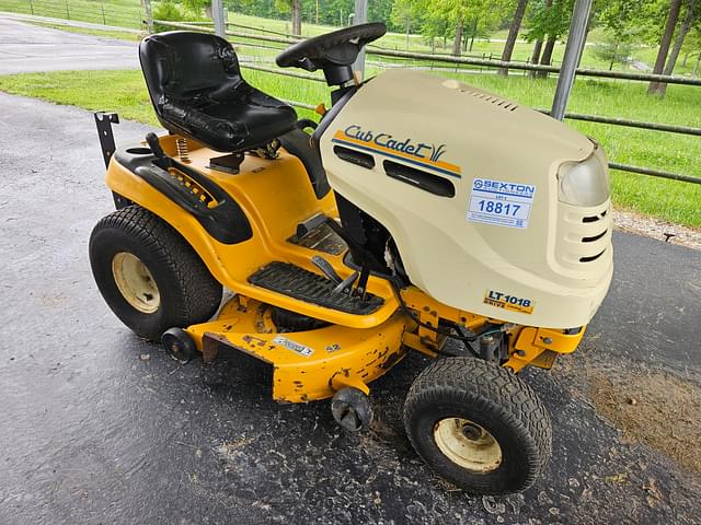 Image of Cub Cadet LT1018 equipment image 2