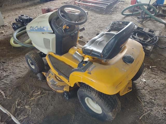 Image of Cub Cadet 2166 equipment image 2
