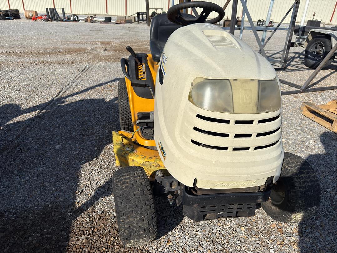 Image of Cub Cadet LT1042 Primary image