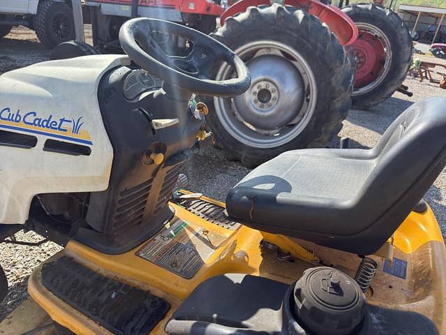 Image of Cub Cadet LT1042 equipment image 4
