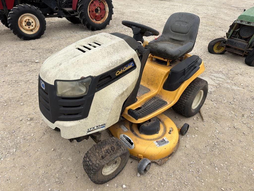 Cub Cadet LTX1045 Equipment Image0