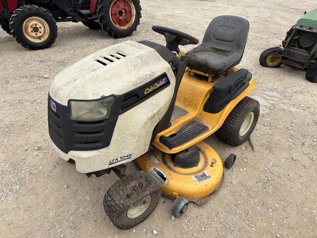 Image of Cub Cadet LTX1045 Image 0
