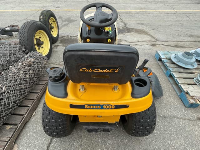 Image of Cub Cadet LT1050 equipment image 4
