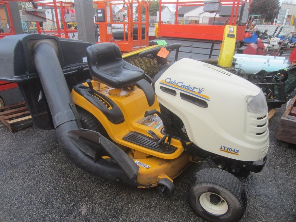 Main image Cub Cadet LT1042