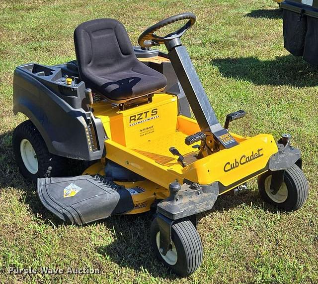 Image of Cub Cadet RZT-S42 equipment image 2