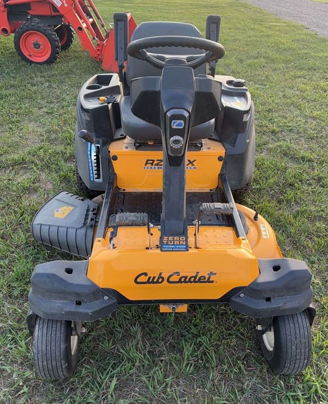 Image of Cub Cadet RZT SX equipment image 1