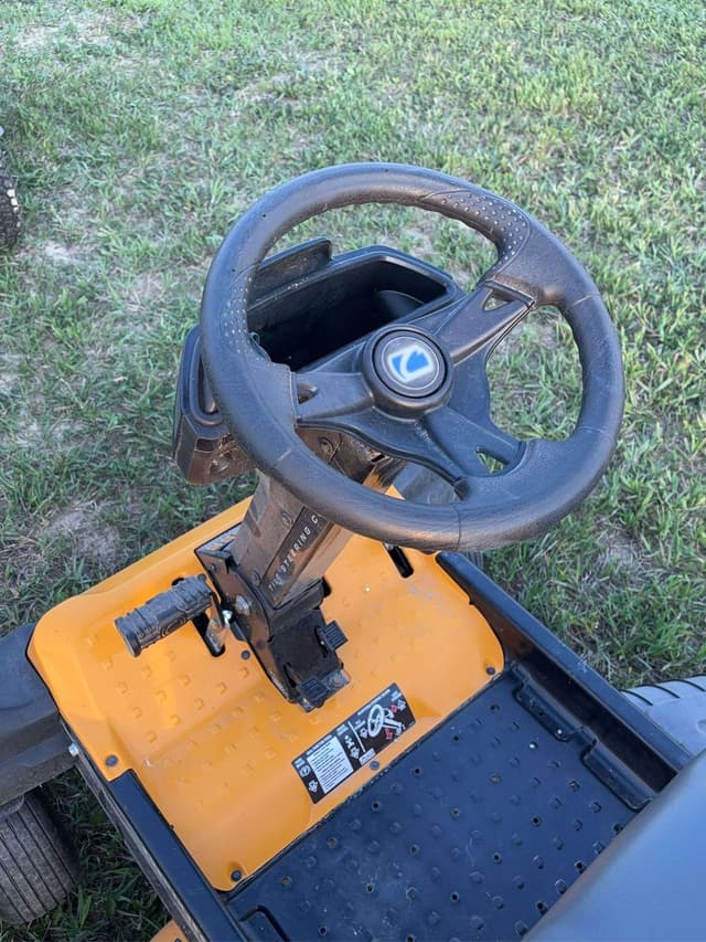 Image of Cub Cadet RZT SX equipment image 4