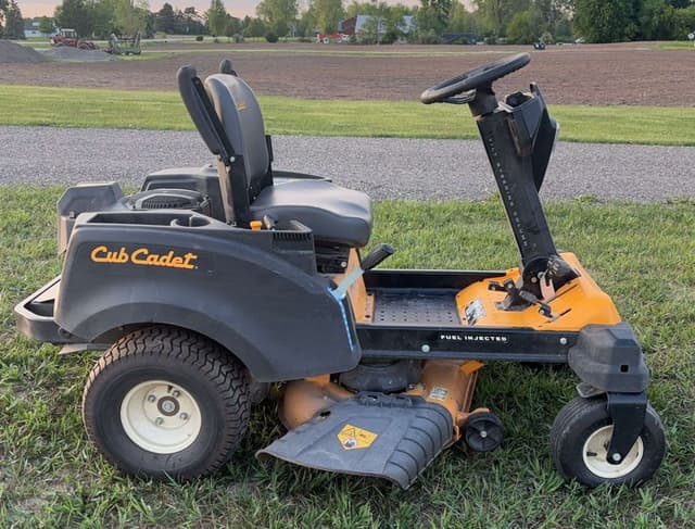 Image of Cub Cadet RZT SX equipment image 2