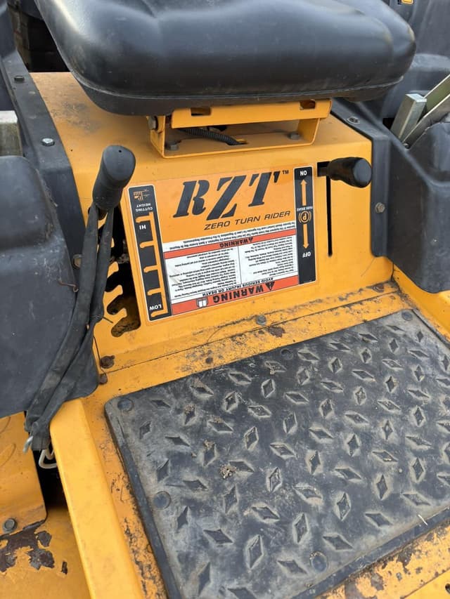 Image of Cub Cadet RZT VT equipment image 3