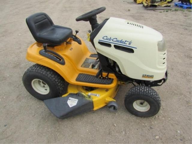 Image of Cub Cadet LT1040 equipment image 4