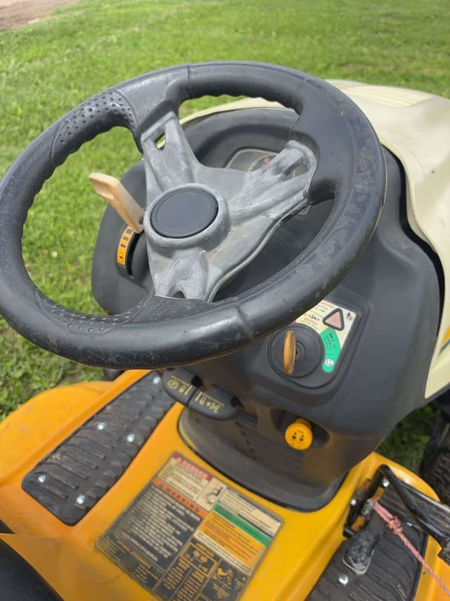 Image of Cub Cadet Super LT1550 equipment image 4