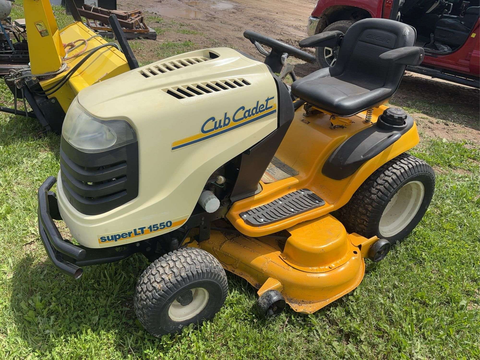 Cub Cadet Super LT1550 Equipment Image0