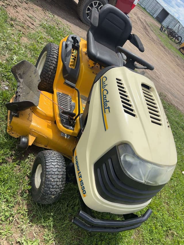 Image of Cub Cadet Super LT1550 equipment image 1