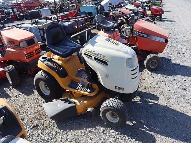 Image of Cub Cadet LT1042 equipment image 1