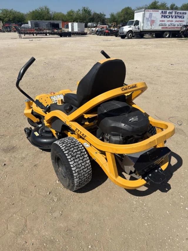 Image of Cub Cadet Ultima ZT1 equipment image 1