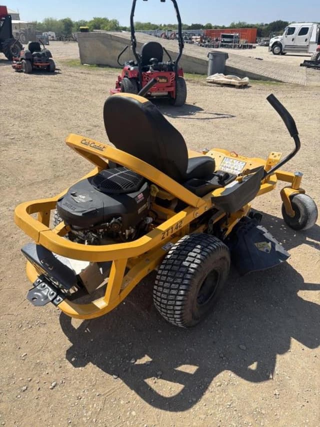 Image of Cub Cadet Ultima ZT1 equipment image 2
