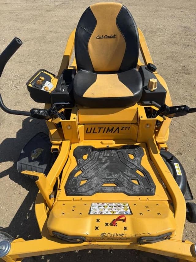 Image of Cub Cadet Ultima ZT1 equipment image 4