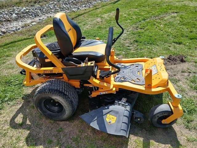 Image of Cub Cadet Ultima ZT1 equipment image 2