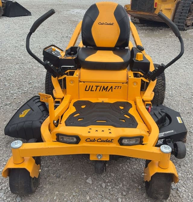 Image of Cub Cadet Ultima ZT1 equipment image 2