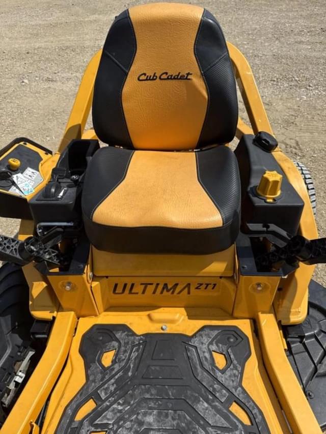 Image of Cub Cadet Ultima ZT1 equipment image 4