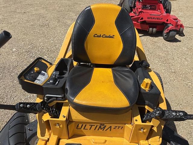 Image of Cub Cadet Ultima ZT1 equipment image 4