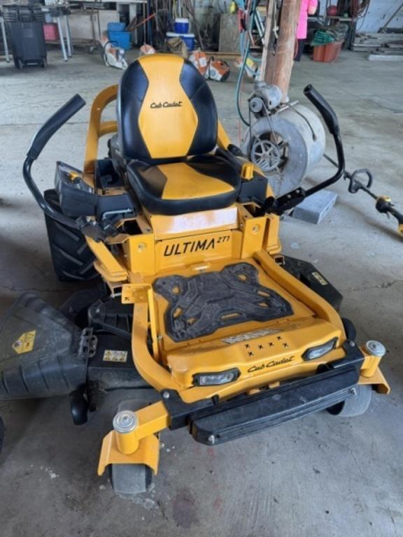 Image of Cub Cadet Ultima ZT1 equipment image 2