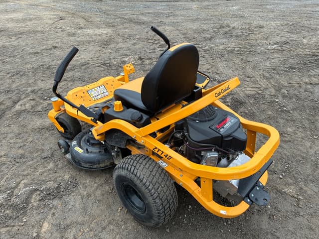 Image of Cub Cadet Ultima ZT1 equipment image 2