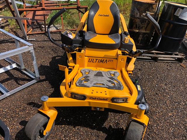 Image of Cub Cadet Ultima ZT1 equipment image 1