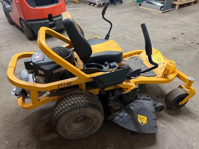 Image of Cub Cadet Ultima ZT1 equipment image 2