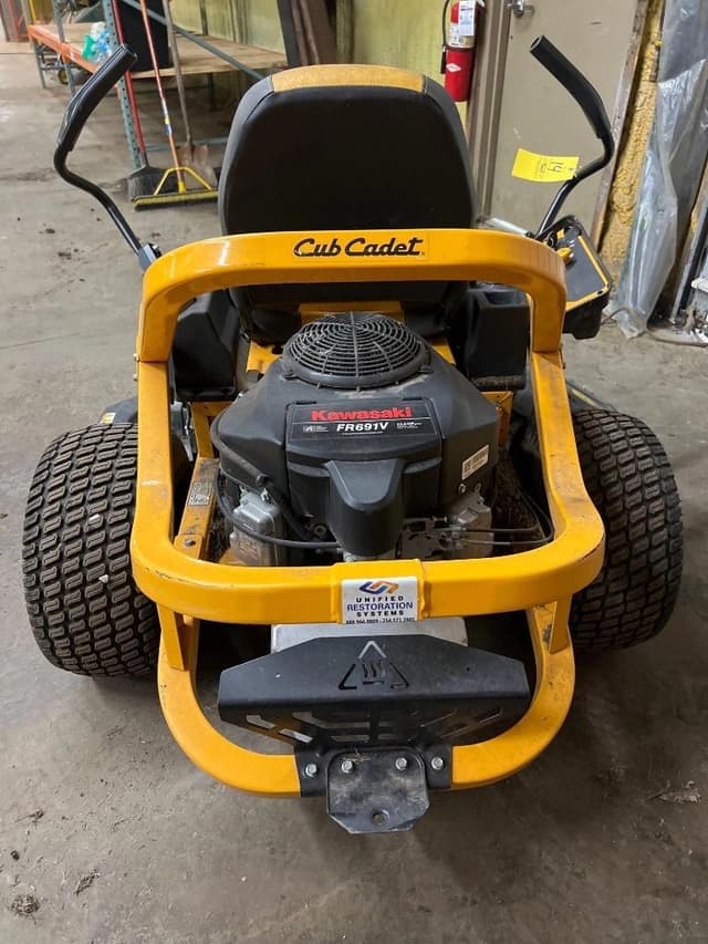 Image of Cub Cadet Ultima ZT1 equipment image 3