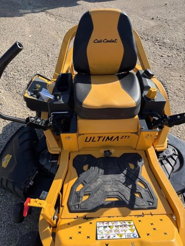 Image of Cub Cadet Ultima ZT1 equipment image 4