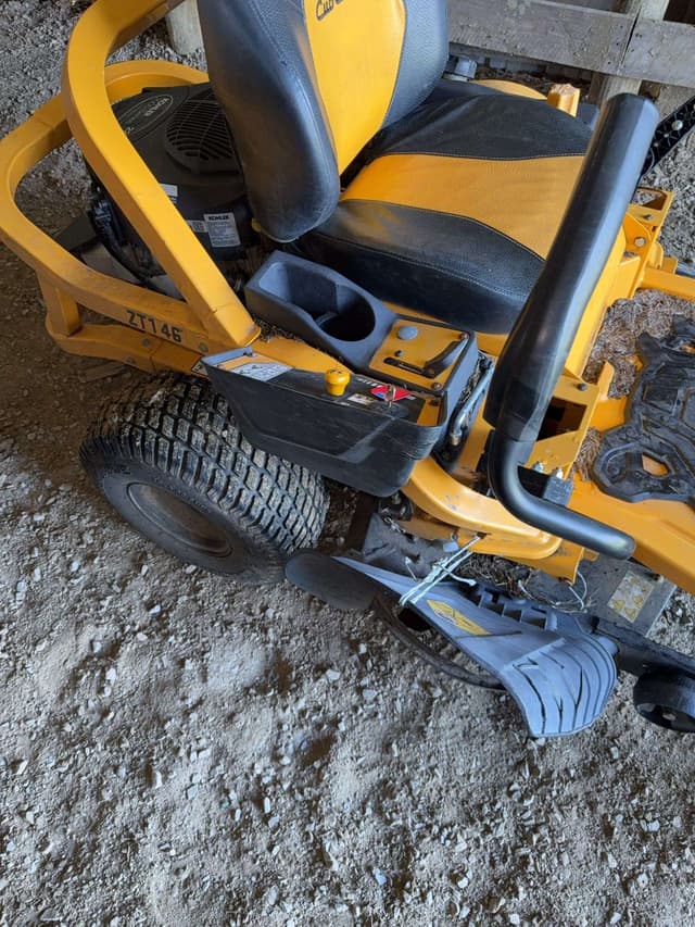 Image of Cub Cadet Ultima ZT1 equipment image 3