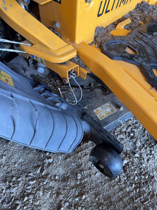 Image of Cub Cadet Ultima ZT1 equipment image 2