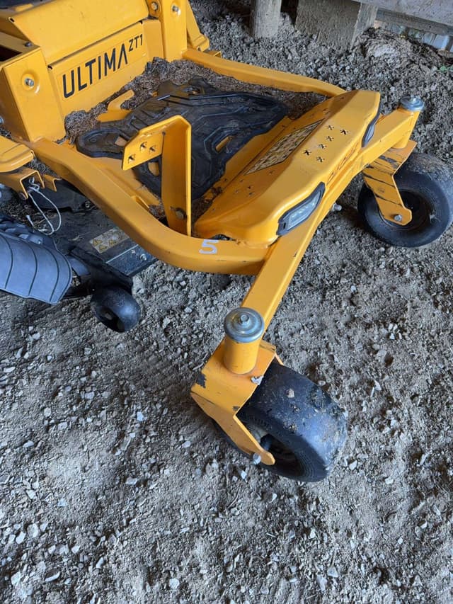 Image of Cub Cadet Ultima ZT1 equipment image 1