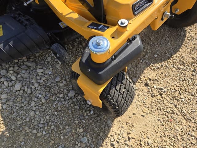 Image of Cub Cadet Ultima ZTS1 equipment image 3